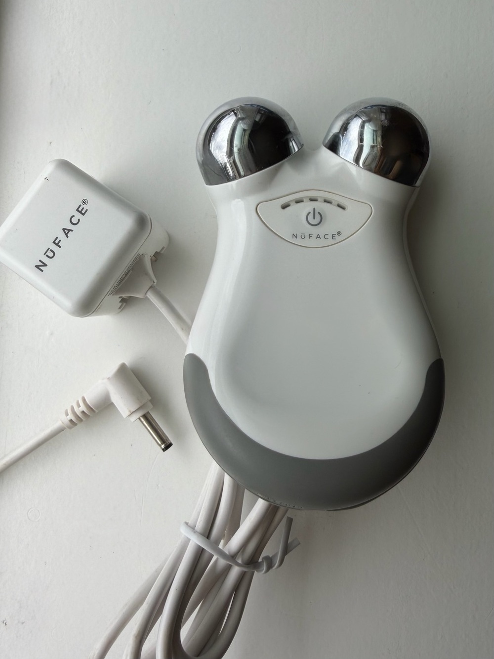 NuFace Mini with Charger - Picture 1 of 3